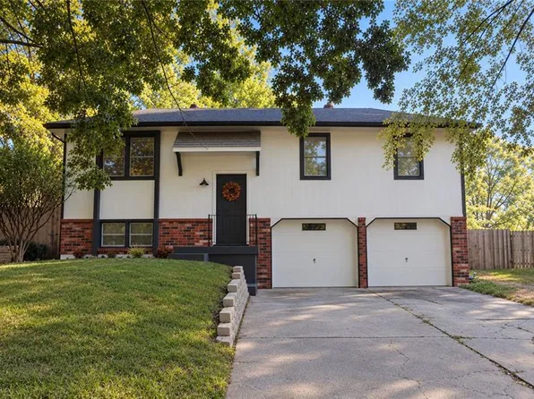 305 Concord Cir, Grain Valley, MO 64029