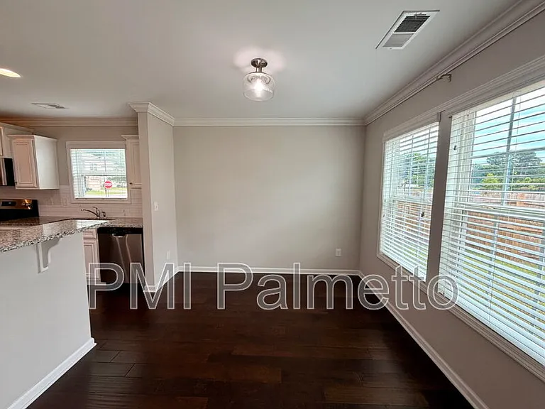 147 Saint George Rd — Photo 6