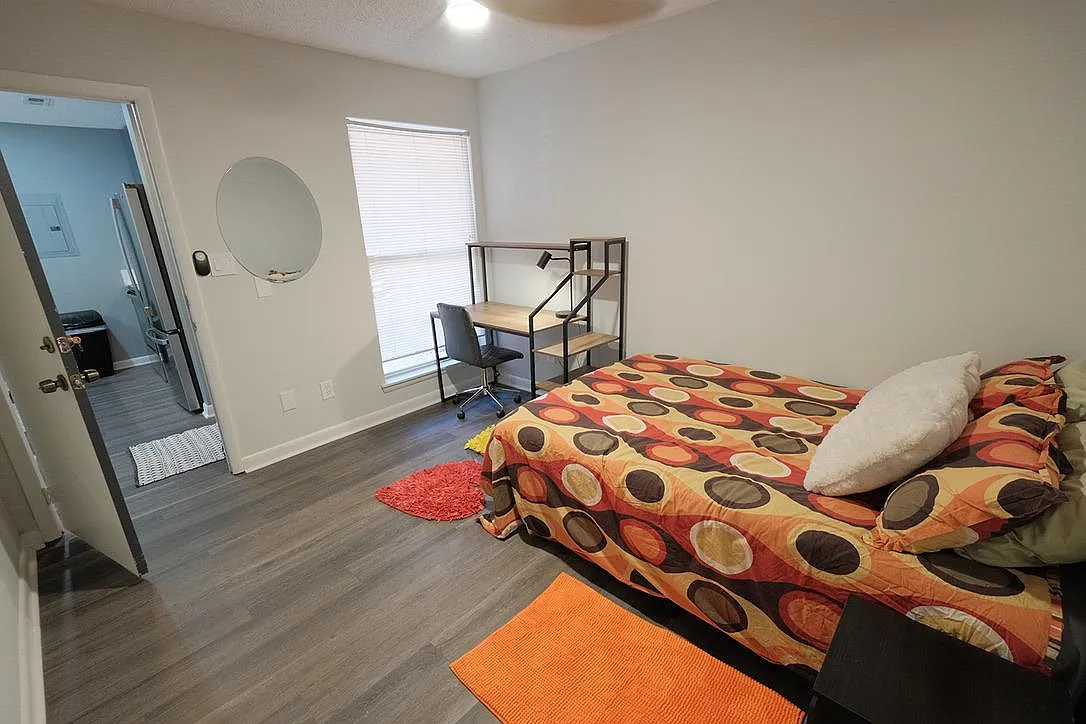 4 bed, 4.0 bath, 1400 sqft, $1,364 — Photo 1
