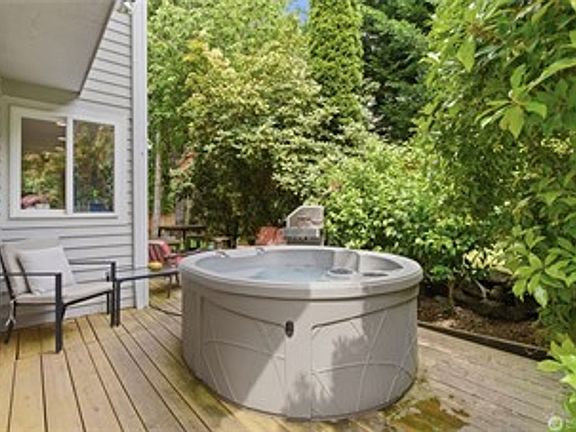 3rd image of 209 Casey Ct