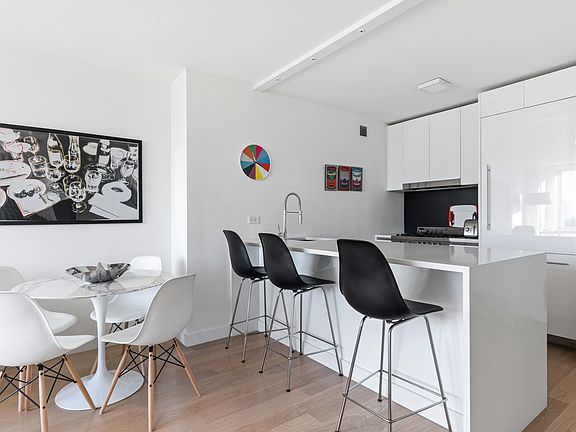 5th image of 301 W 53rd St APT 15D