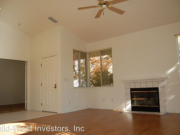 3rd image of 1332 Trevor Way