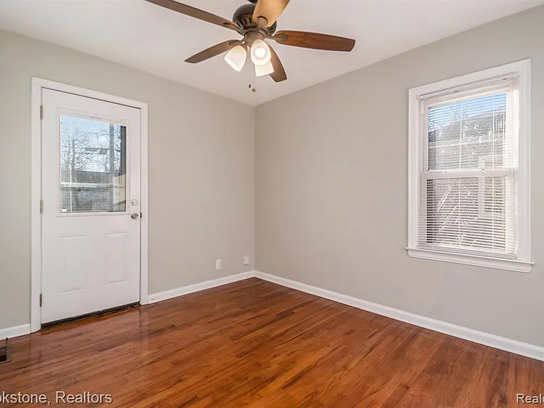 1816 Dallas Ave — Photo 10