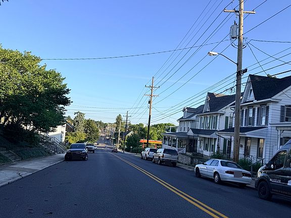 4th image of 25 W 3rd St