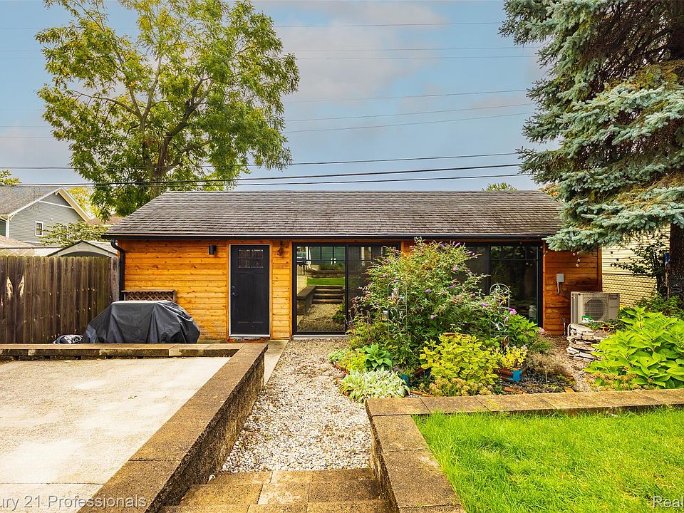 304 Gardenia Ave, photo 6