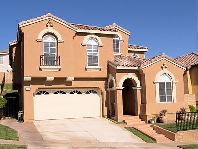 Great Curb Appeal!