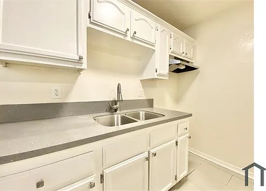 1554 E 21st St #2 — Photo 5