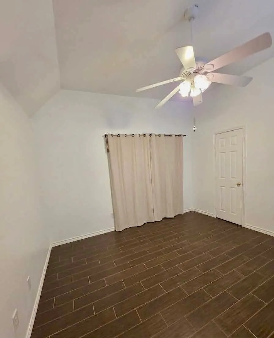 Building Photo - 8516 Redwing Ln