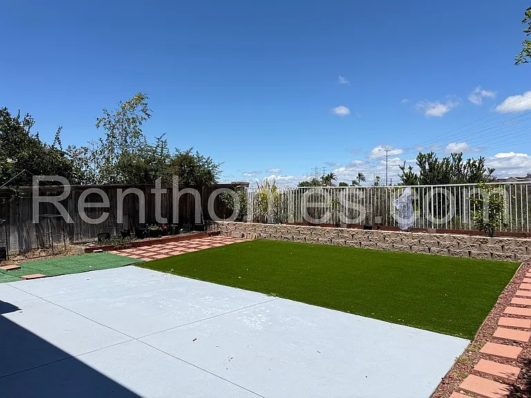 10669 Glendover Ln — Photo 16