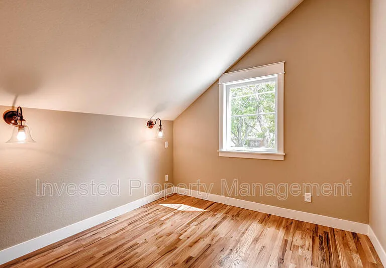 2822 N Josephine St — Photo 7
