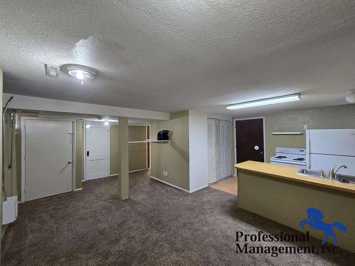 Building Photo - 435 Lewis Ave #1/2