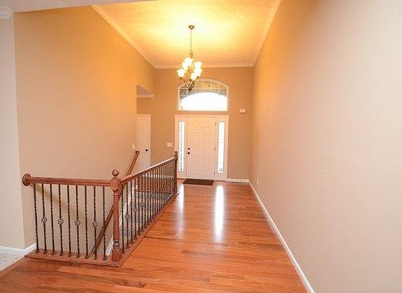 3rd image of 673 E Brooke Dr