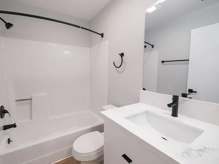 1400 Venice Blvd.- Modern Living in the Heart of Venice Renovated 2 Bedroom Units — Photo 8