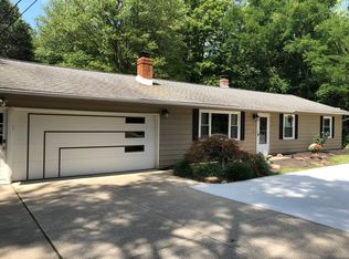 9720 Auburn Rd, Chardon, OH 44024