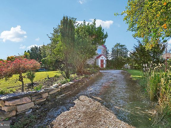 3rd image of 3519 Cabot Rd
