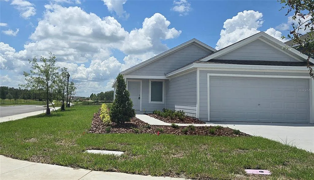 3 bed, 2.0 bath, 1424 sqft, $2,300 — Photo 2