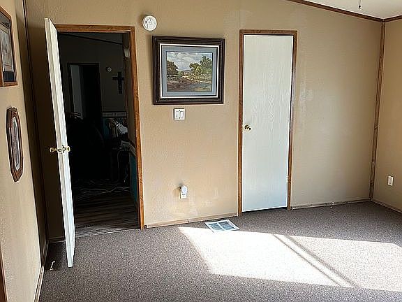 2nd image of 305 Pecan Place Ln