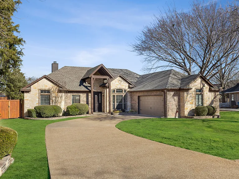 3312 Sycamore Dr — Photo 2