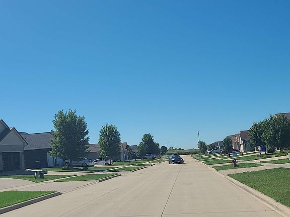 4th image of 190 N Sunset Dr