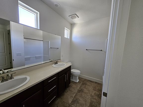 5th image of 1660 Spring St
