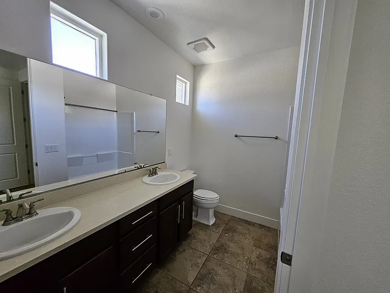 1660 Spring St — Photo 5