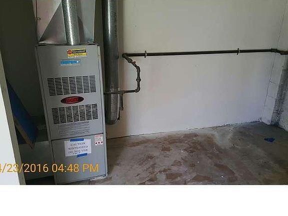 5th image of 110 Plum St