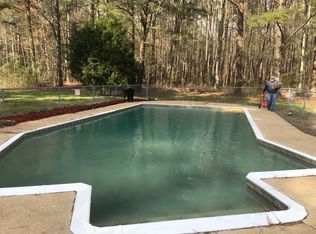 360 Church St, Mathews, VA 23109