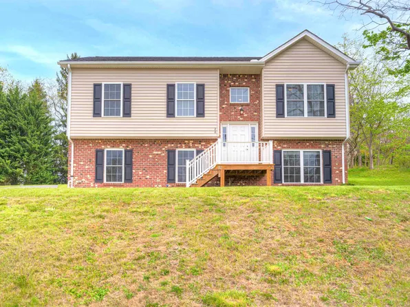 20 7th St NW, Pulaski, VA 24301