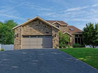 6966 Suzanne Ct, Schenectady, NY 12303