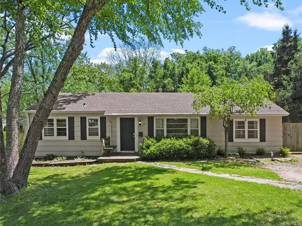 215 E 96th St, Kansas City, MO 64114