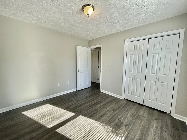 184 Brandywood Ct — Photo 15