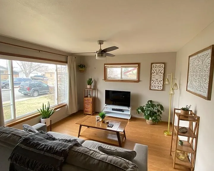 386 E 109th Ave — Photo 3
