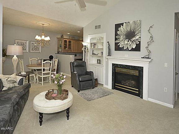 5th image of 170 Embury Dr