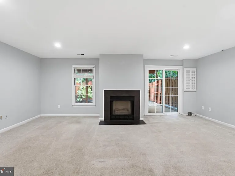 7035 Kings Manor Dr — Photo 45
