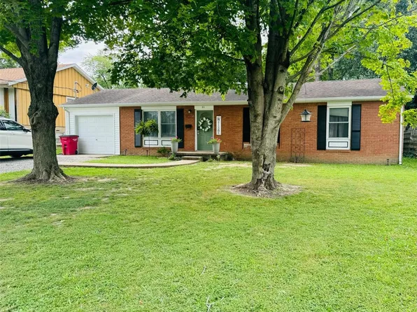 211 S Leonard Ave, Du Quoin, IL 62832