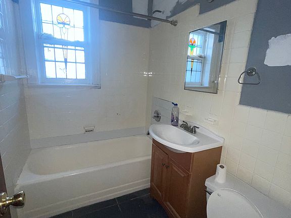 2nd image of 8618 91st Ave Floor 1
