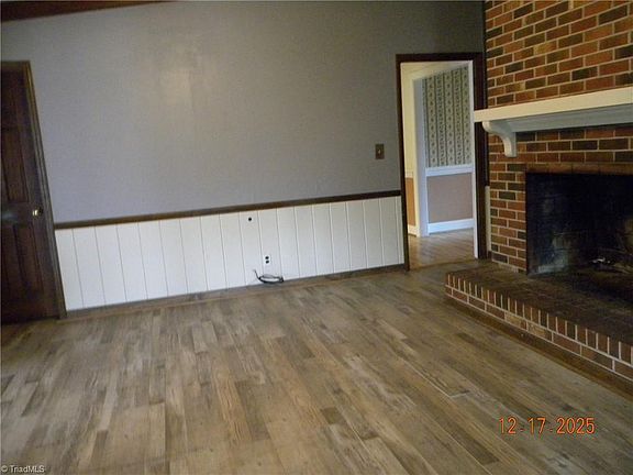 4th image of 2261 New Castle Dr