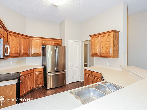 4th image of 616 White Swan Dr