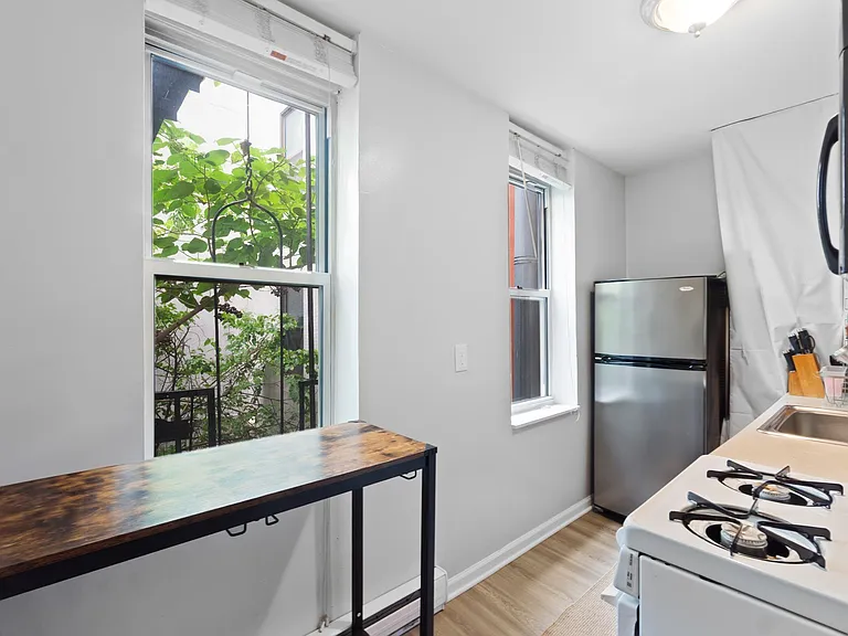 130 Adams St #2 — Photo 6