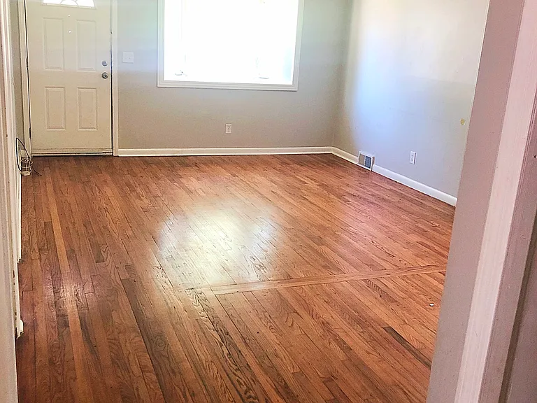 4646 Pelham St — Photo 1