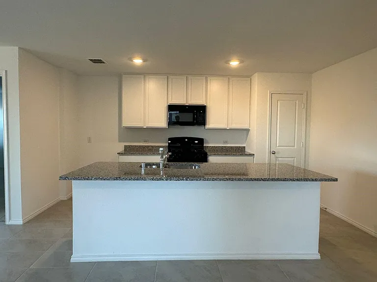2832 Ozark Cir — Photo 4