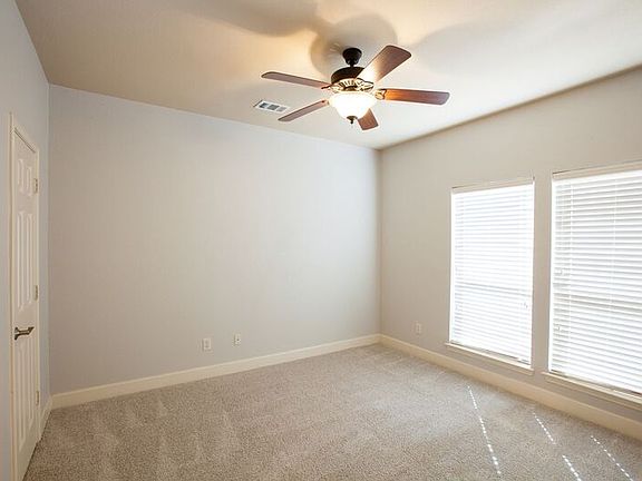 4th image of 5124 Belmont Ave