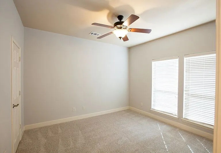 5124 Belmont Ave — Photo 4