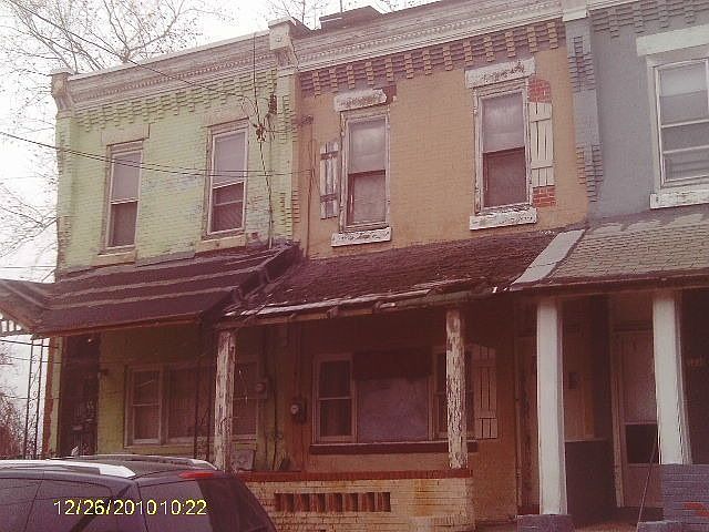 2nd image of 3028 Clifford St