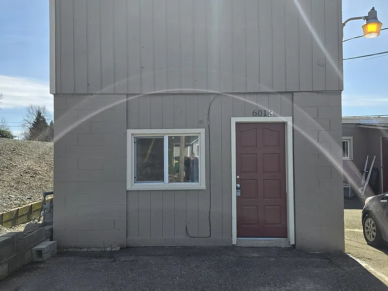 601 W Division St #C — Photo 1
