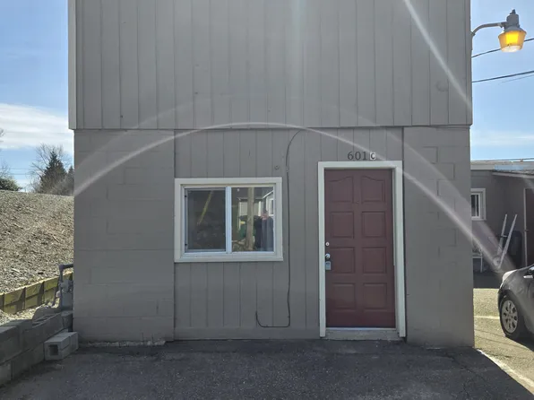 601 W Division St APT C, Mount Vernon, WA 98273