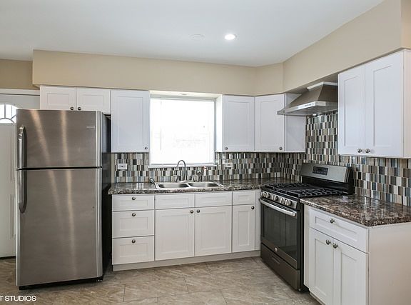 3rd image of 17060 Evans Dr