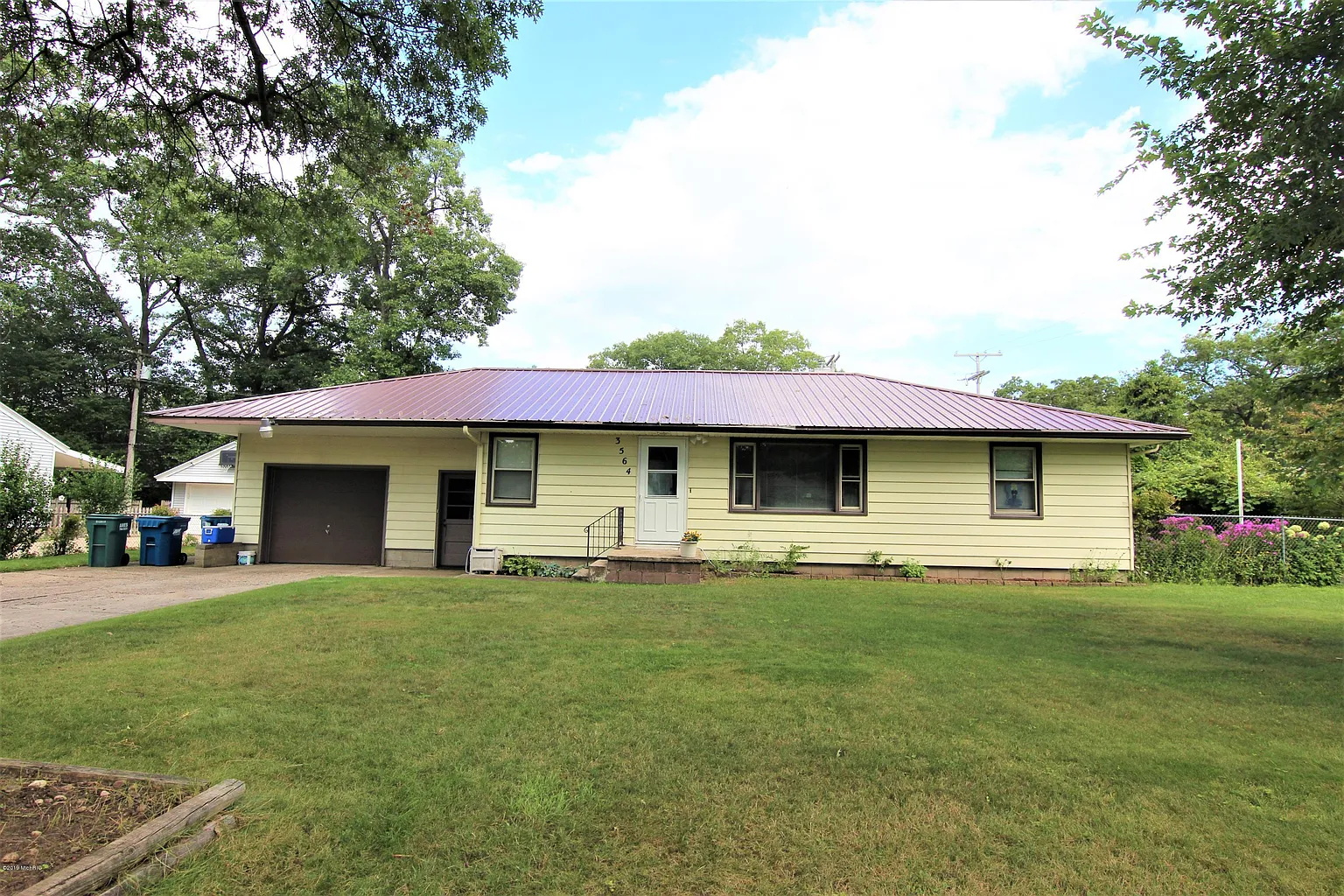 3564 Hiawatha Dr photo 1