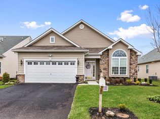 33 Eagle Ridge Cir, Lakewood, NJ 08701