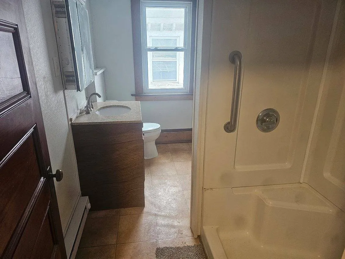 2 bed, 1200 sqft, $1,000 — Photo 3